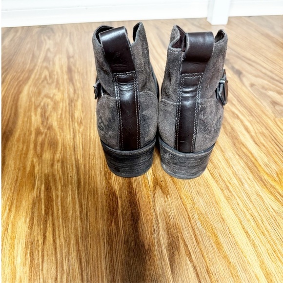 UGG‎ Wright Suede Belted Ankle Boots Brown Block Heel Buckle sz 6 - Picture 4 of 9